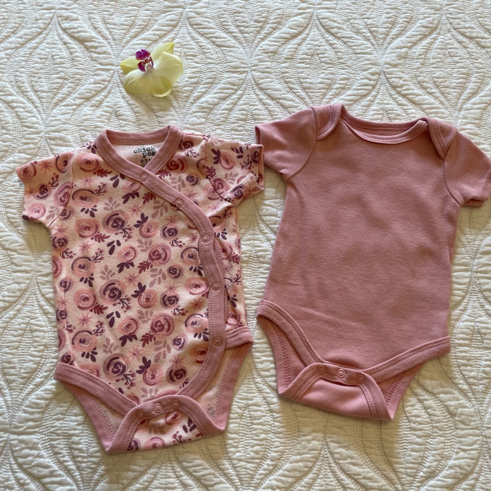 Bundle of 10 Baby Girl TAHARI, GAP leggings, Carters & Chick Peas Onesies